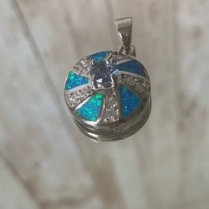 NWOT Gorgeous Ocean Blue 925 Pendant